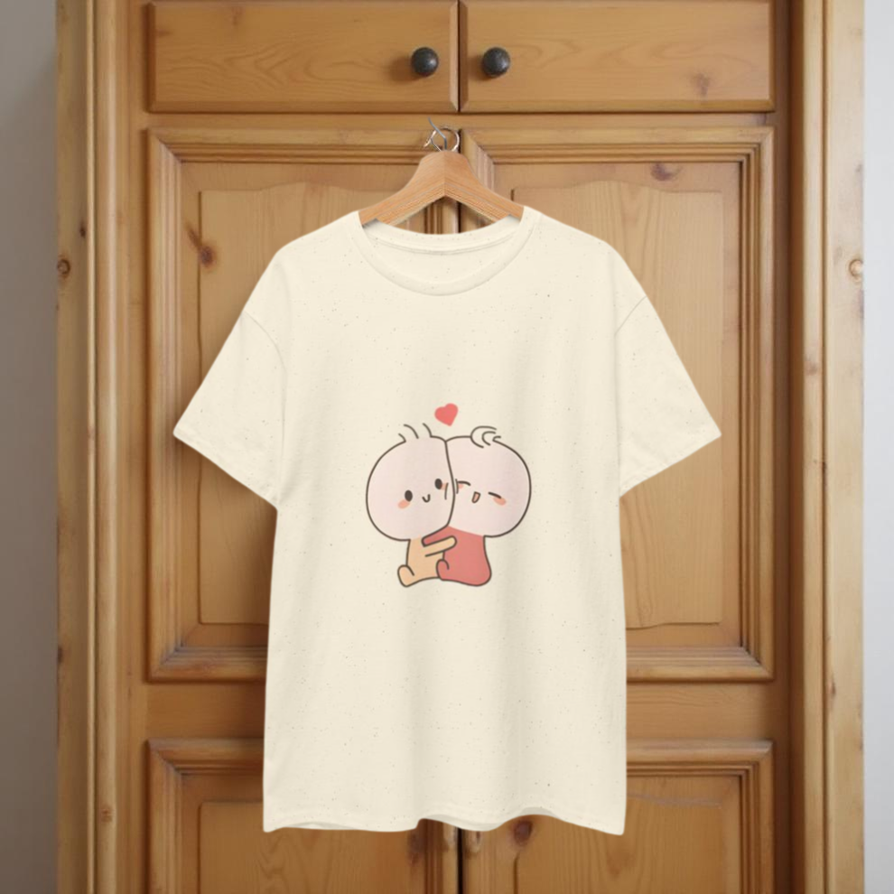 Les jumeaux Chippi se font un câlin 